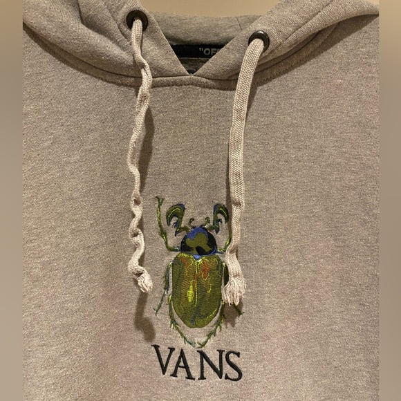🚩 SOLD- Vans embroidered scarab beetle hoodie- heather grey. Size medium - Picture 6 of 9